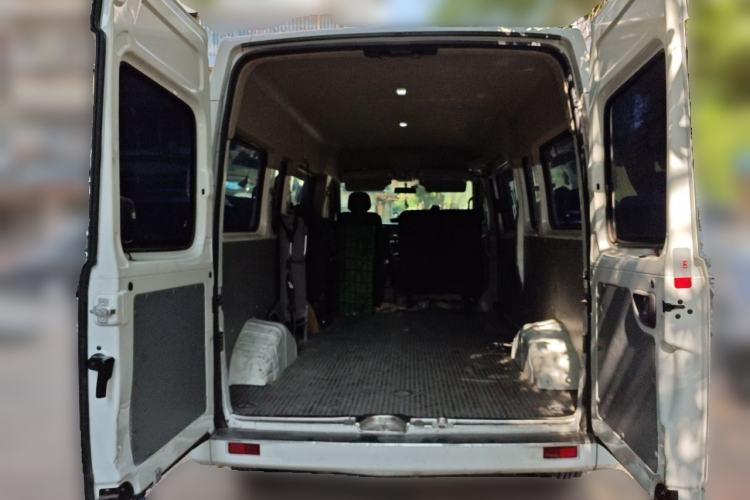 Used SAIC MAXUS Xintu V80 2024 Aotuntong 6MT Long-Wheelbase Mid-Roof Model 147 Ps 6/7/8/9-Seater Trunk