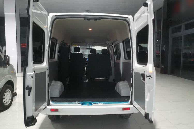 Used SAIC MAXUS Xintu V80 2024 Aotuntong Value Edition 6MT Short Wheelbase Mid-Height Roof 127 Ps 5/6 Seats Trunk