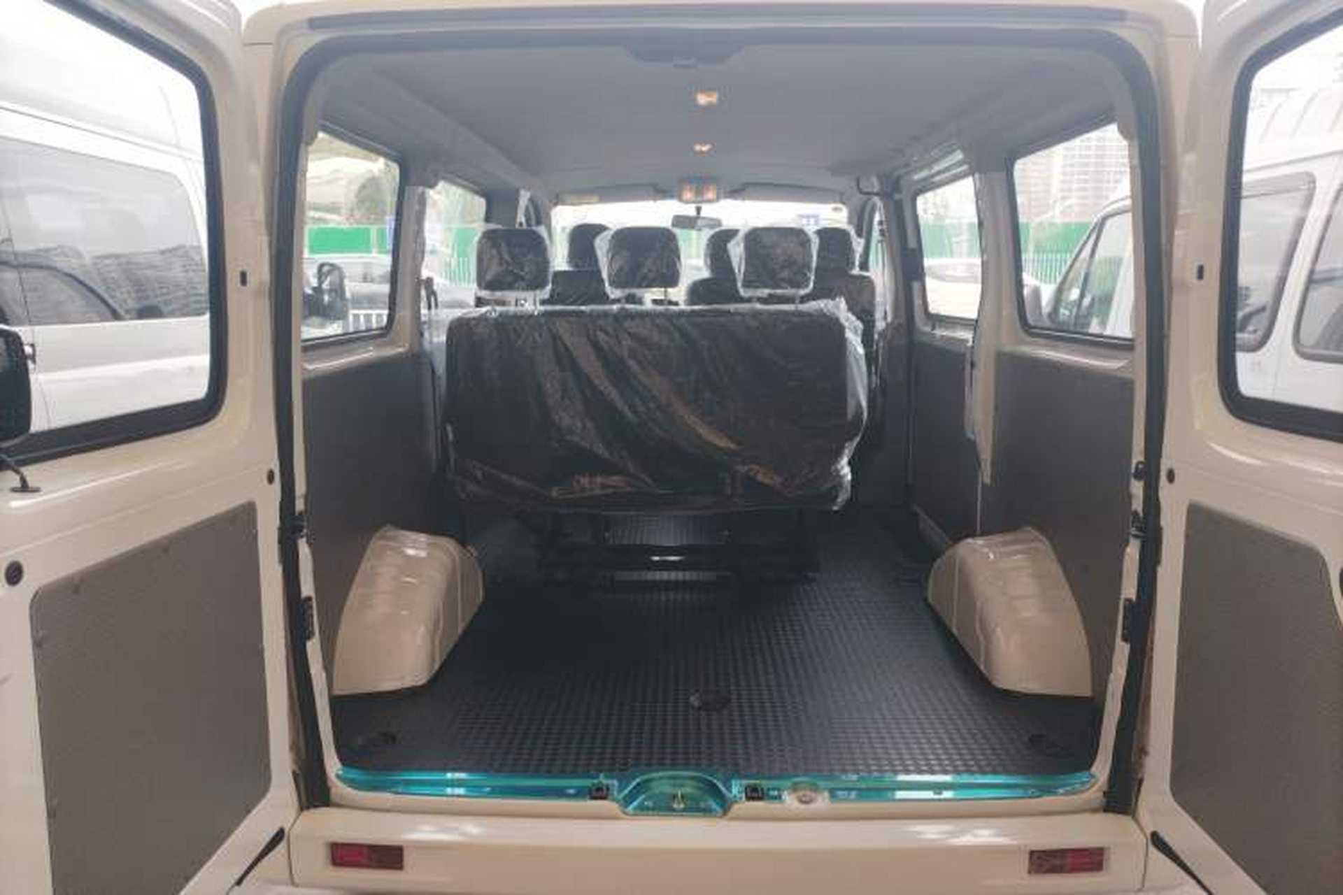 Used SAIC MAXUS Xintu V80 2024 Aotong Value Edition 6AMT Short Wheelbase Ultra-Low Roof 127 Ps 5/6 Seats Trunk