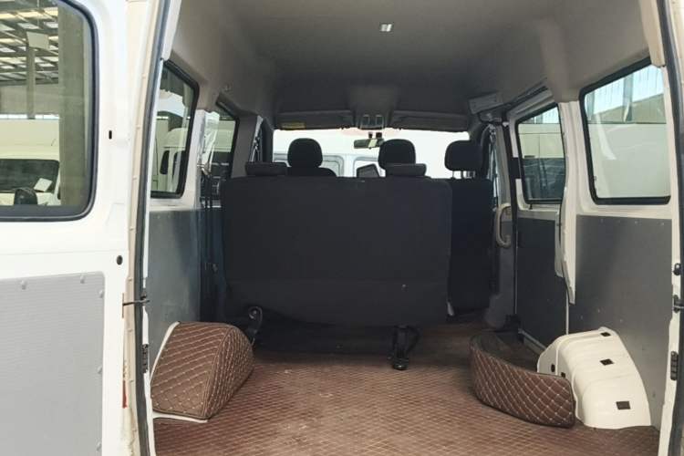 Used SAIC MAXUS Xintu V80 2024 Aotuntong Value Edition 6MT Short Wheelbase Mid-Height Roof 127 Ps 5/6 Seats Trunk