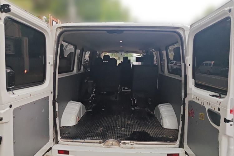 Used SAIC MAXUS Xintu V80 2024 Aotuntong 6MT Long-Wheelbase Ultra-Low Roof 127 Ps 6/7/8/9-Seater Trunk