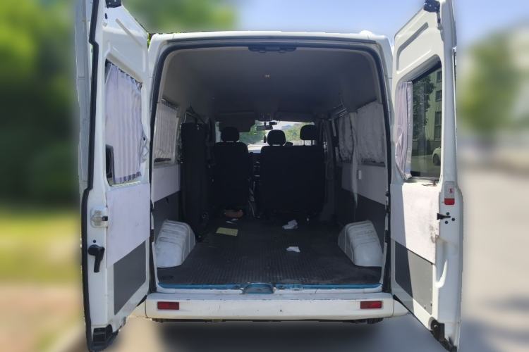 Used SAIC MAXUS Xintu V80 2024 Aotuntong Value Edition 6MT Short Wheelbase Mid-Height Roof 127 Ps 5/6 Seats Trunk