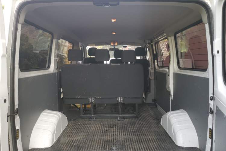 Used SAIC MAXUS Xintu V80 2024 Aotuntong 6MT Short-Wheelbase Ultra-Low Roof 127 Ps 5/6 Seats Trunk