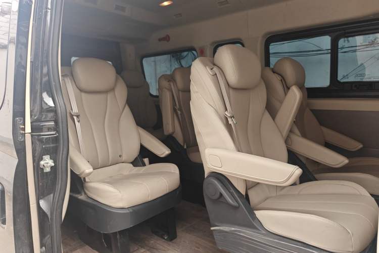 Used SAIC MAXUS Xintu V80 2025 PRO Business & Travel 6MT Long Wheelbase Mid-Roof 9-Seater Four-Row Non-Commercial Left Rear Seat