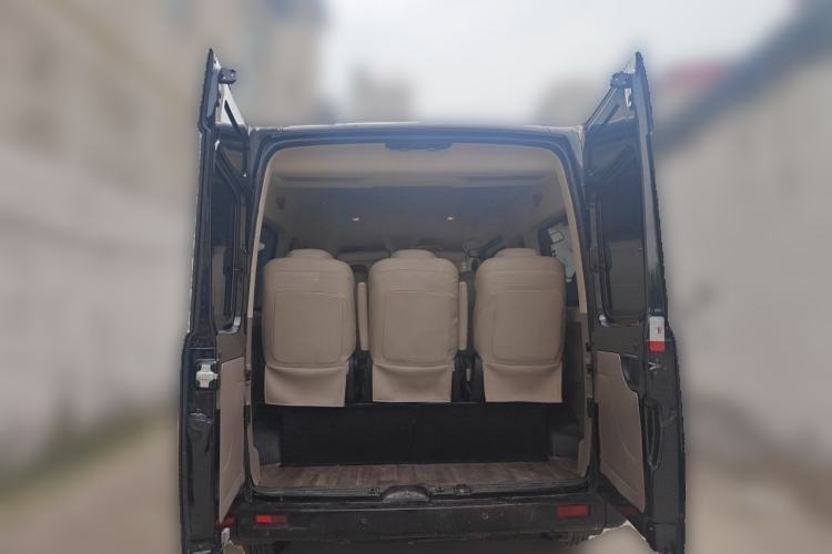 Used SAIC MAXUS Xintu V80 2025 PRO Business & Travel 6MT Long Wheelbase Mid-Roof 9-Seater Four-Row Non-Commercial Trunk