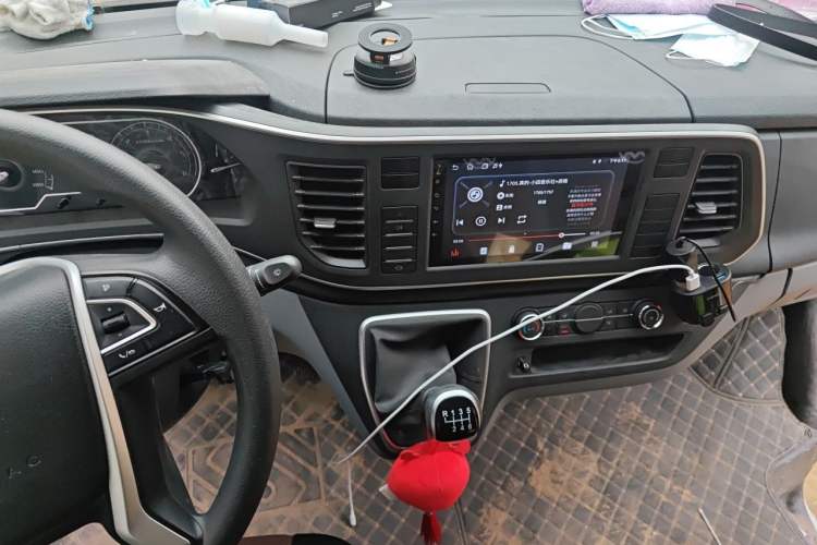 Used SAIC MAXUS Xintu V80 2025 PRO Aoyuntong 2.0T Manual Short Wheelbase Mid-Height 5/6-Seater Audio And AC Panel