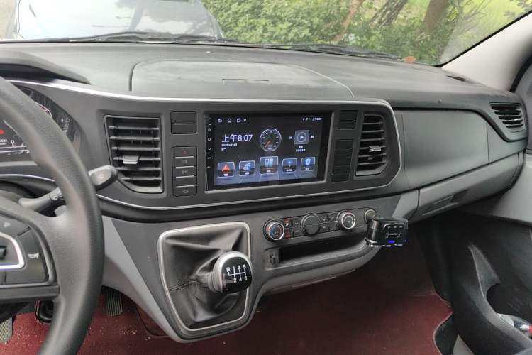 Used SAIC MAXUS Xintu V80 2025 PRO Aoyuntong 2.0T Manual Long Wheelbase Mid-Height 6/7/8/9-Seater Audio And AC Panel