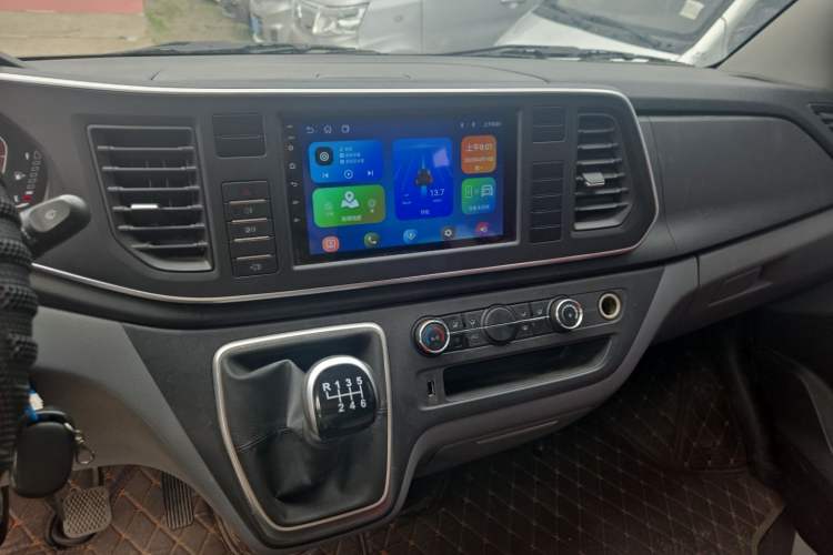 Used SAIC MAXUS Xintu V80 2025 PRO Aoyuntong 2.0T Manual Long Wheelbase Mid-Height 6/7/8/9-Seater Audio And AC Panel