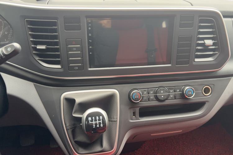 Used SAIC MAXUS Xintu V80 2025 PRO Aoyuntong 2.0T Manual Long Wheelbase Mid-Height 6/7/8/9-Seater Audio And AC Panel