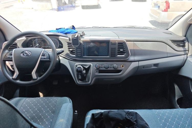 Used SAIC MAXUS Xintu V80 2025 Value Edition Aoyuntong 2.0T AMT Long Wheelbase Ultra-Low Roof 127 PS 6/7/9 Seats Center Console