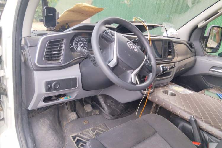 Used SAIC MAXUS Xintu V80  Center Console