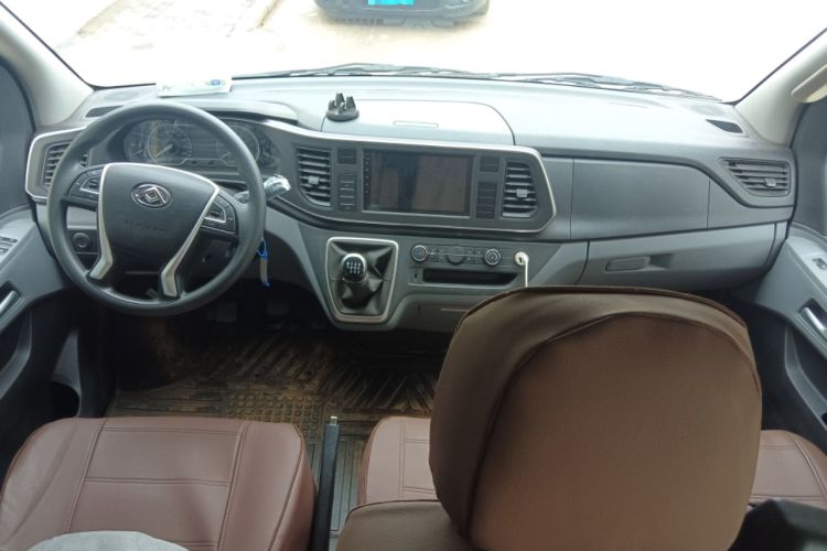 Used SAIC MAXUS Xintu V80 2025 Value Edition Aoyuntong 2.0T Manual Short Wheelbase Mid-Height 127 Ps 7/9 Seats Center Console