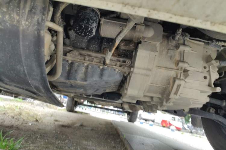 Used SAIC MAXUS Xintu V80 2025 PRO Aoyuntong 2.0T Manual Long Wheelbase Mid-Height 6/7/8/9-Seater Chassis Front