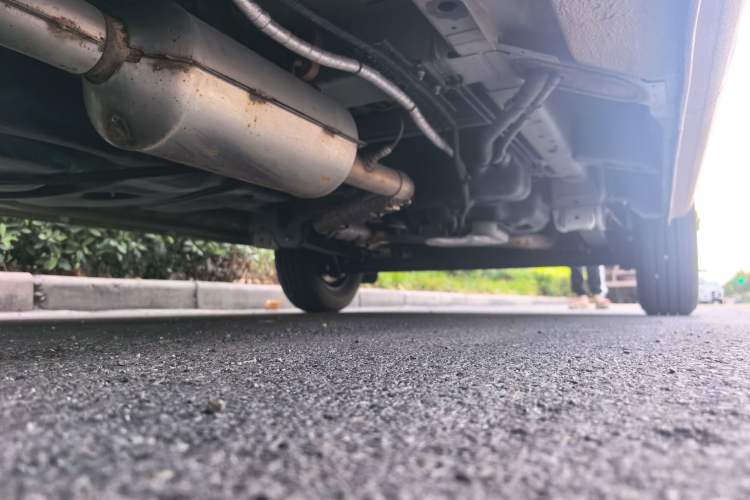 Used SAIC MAXUS Xintu V80 2025 Value Edition Aoyuntong 2.0T Manual Short Wheelbase Ultra-Low Roofline 127 Ps 5/6 Seats Chassis Front Left