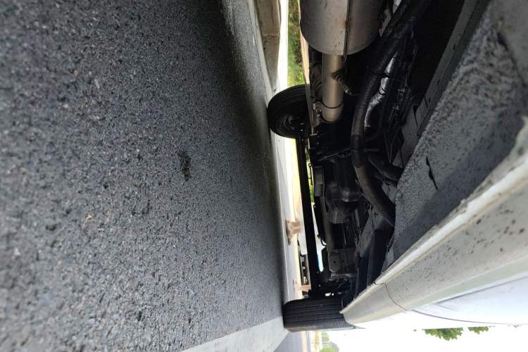 Used SAIC MAXUS Xintu V80  Chassis Front Left