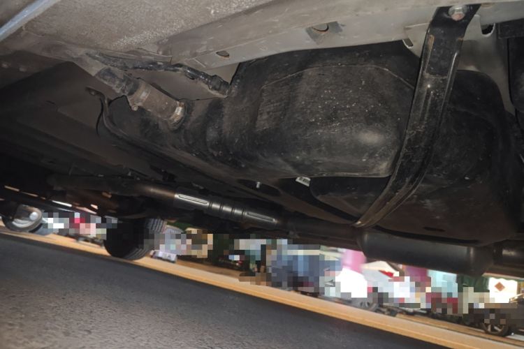 Used SAIC MAXUS Xintu V80 2025 PRO Aoyuntong 2.0T Automatic Long-Wheelbase Mid-Roof Model with 6/7/8/9 Seats Chassis Front Right