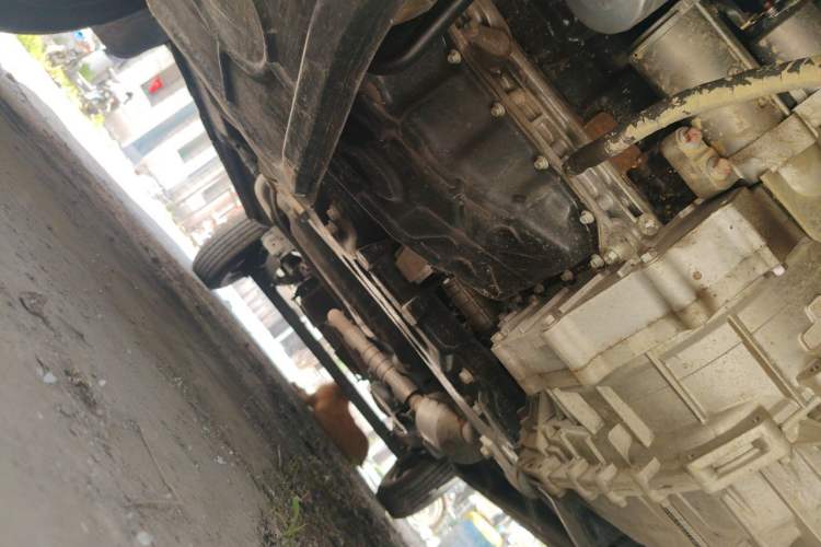 Used SAIC MAXUS Xintu V80 2025 Value Edition Aoyuntong 2.0T Manual Short Wheelbase Mid-Height 127 Ps 5/6 Seats Chassis Front
