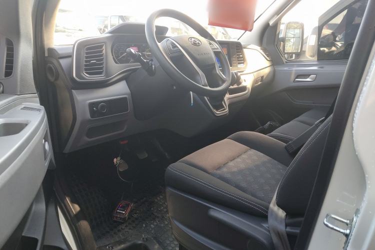 Used SAIC MAXUS Xintu V80 2025 Value Edition Aoyuntong 2.0T Manual Short Wheelbase Mid-Height 127 Ps 5/6 Seats Driver Seat