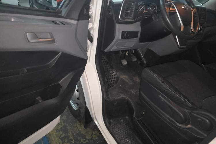 Used SAIC MAXUS Xintu V80  Driver Seat