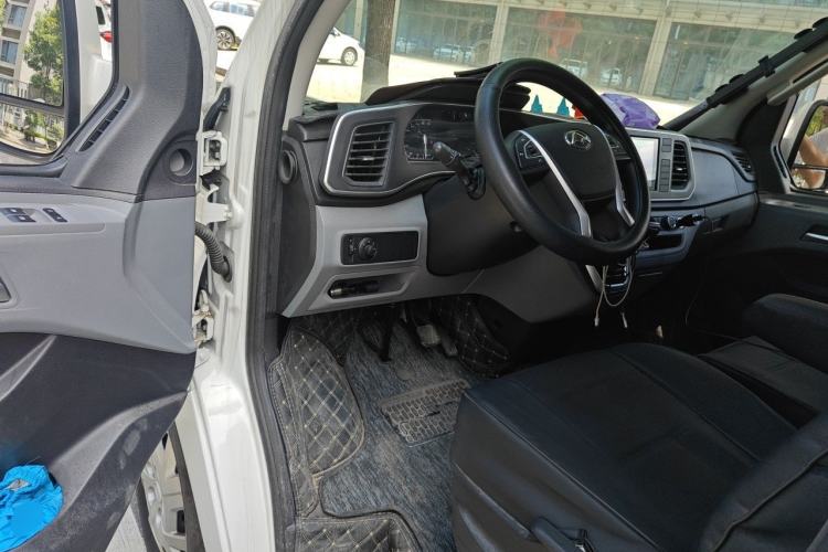 Used SAIC MAXUS Xintu V80 2025 PRO Aoyuntong 2.0T Automatic Short Wheelbase Ultra-Low Roof 5/6-Seater Driver Seat