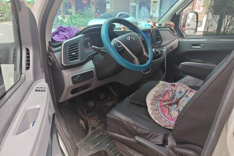 Used SAIC MAXUS Xintu V80 2025 PRO Aoyuntong 2.0T Manual Long Wheelbase Ultra-Low Roof 6/7/8/9-Seater Driver Seat