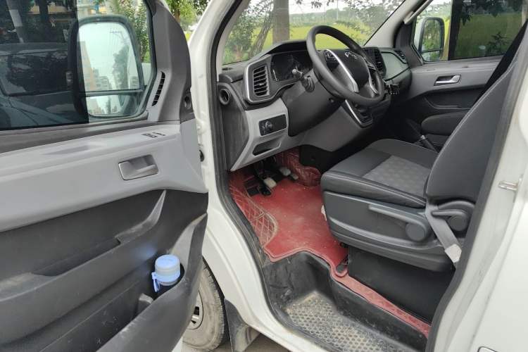 Used SAIC MAXUS Xintu V80 2025 PRO Aoyuntong 2.0T Manual Long Wheelbase Mid-Height 6/7/8/9-Seater Driver Seat