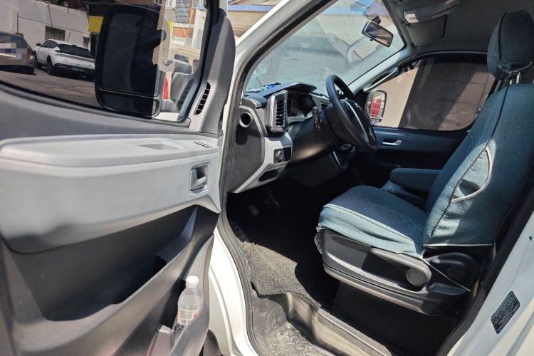 Used SAIC MAXUS Xintu V80 2025 Value Edition Aoyuntong 2.0T AMT Long Wheelbase Ultra-Low Roof 127 PS 6/7/9 Seats Driver Seat