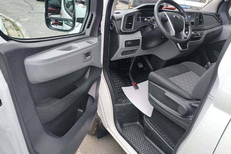 Used SAIC MAXUS Xintu V80 2025 PRO Aoyuntong 2.0T Automatic Long-Wheelbase Mid-Roof Model with 6/7/8/9 Seats Driver Seat