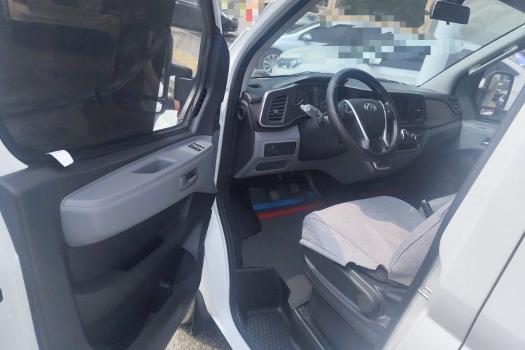 Used SAIC MAXUS Xintu V80 2025 Value Edition Aoyuntong 2.0T Manual Long Wheelbase Mid-Height Design 127 Ps 6/7/9-Seater Driver Seat