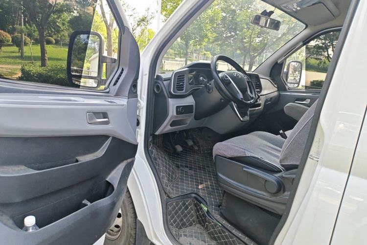 Used SAIC MAXUS Xintu V80 2025 Value Edition Aoyuntong 2.0T Manual Long Wheelbase Mid-Height Design 127 Ps 6/7/9-Seater Driver Seat