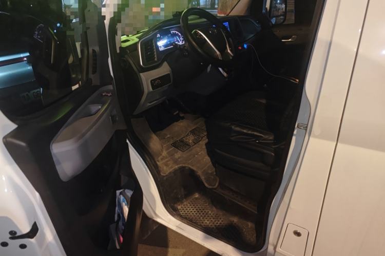 Used SAIC MAXUS Xintu V80 2025 PRO Aoyuntong 2.0T Automatic Long-Wheelbase Mid-Roof Model with 6/7/8/9 Seats Driver Seat
