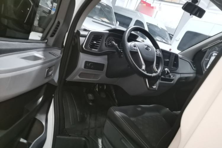 Used SAIC MAXUS Xintu V80 2025 Value Edition Aoyuntong 2.0T Manual Short Wheelbase Mid-Height 127 Ps 5/6 Seats Driver Seat