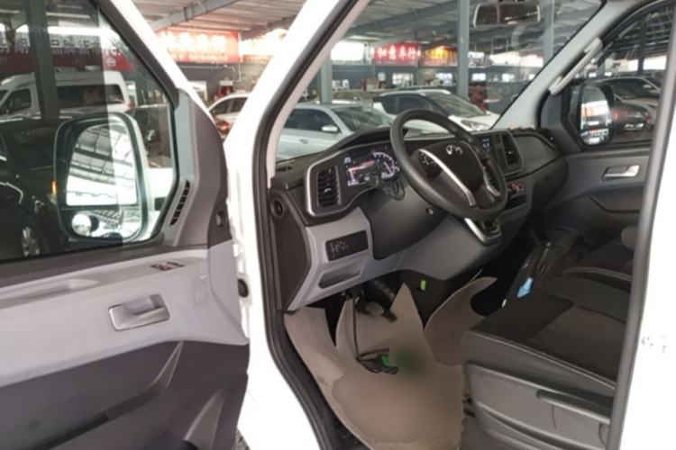 Used SAIC MAXUS Xintu V80 2025 PRO Aoyuntong 2.0T Automatic Short Wheelbase Mid-Height 5/6-Seater Driver Seat