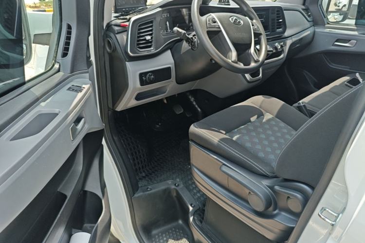 Used SAIC MAXUS Xintu V80 2025 PRO Aoyuntong 2.0T Automatic Long-Wheelbase Mid-Roof Model with 6/7/8/9 Seats Driver Seat