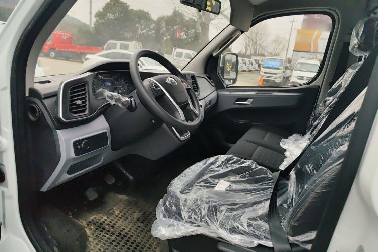 Used SAIC MAXUS Xintu V80 2025 Value Edition Aoyuntong 2.0T Manual Short Wheelbase Mid-Height 127 Ps 5/6 Seats Driver Seat