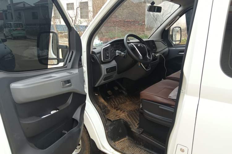 Used SAIC MAXUS Xintu V80 2025 Value Edition Aoyuntong 2.0T Manual Short Wheelbase Mid-Height 127 Ps 7/9 Seats Driver Seat