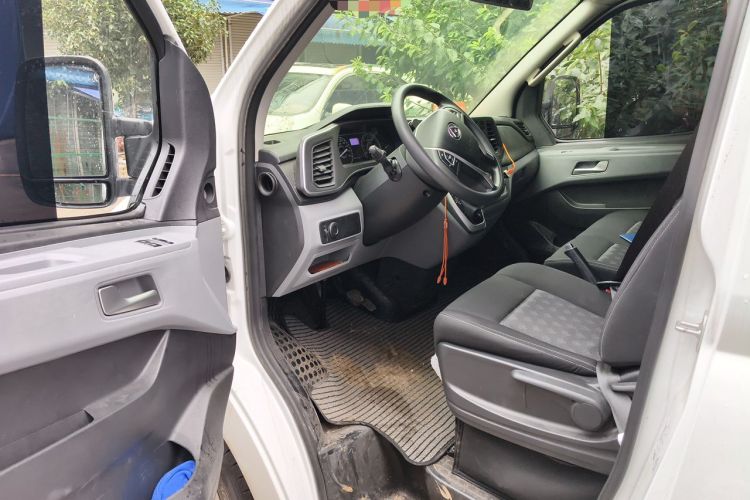 Used SAIC MAXUS Xintu V80 2025 Value Edition Aoyuntong 2.0T AMT Long Wheelbase Mid-Height Roof 127 Ps 6/7/9-Seater Driver Seat
