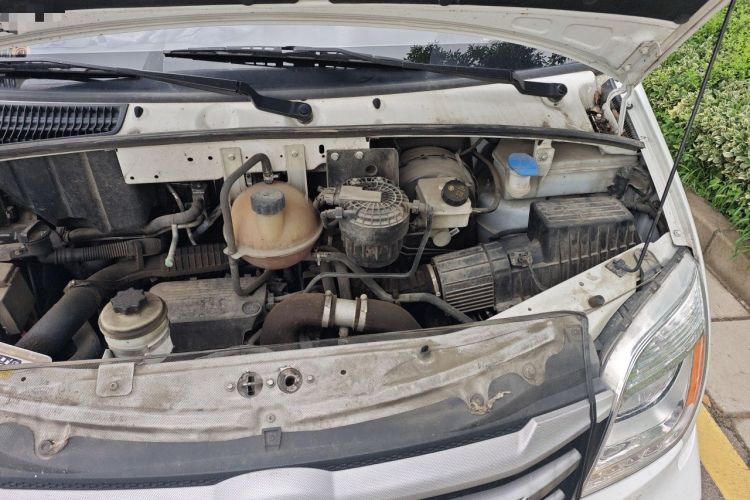 Used SAIC MAXUS Xintu V80  Engine Bay Left