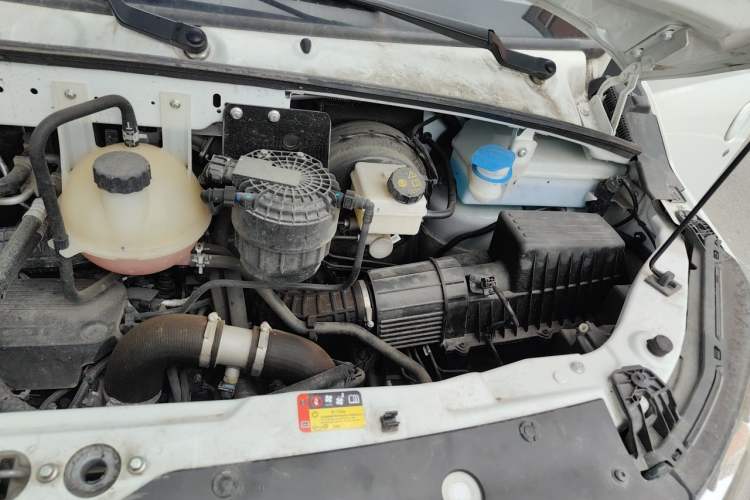 Used SAIC MAXUS Xintu V80 2025 PRO Aoyuntong 2.0T Manual Long Wheelbase Mid-Height 6/7/8/9-Seater Engine Bay Left