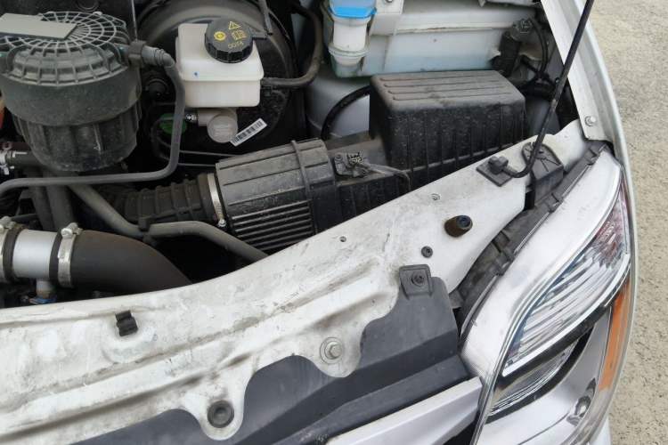 Used SAIC MAXUS Xintu V80  Engine Bay Left