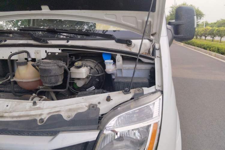 Used SAIC MAXUS Xintu V80  Engine Bay Left