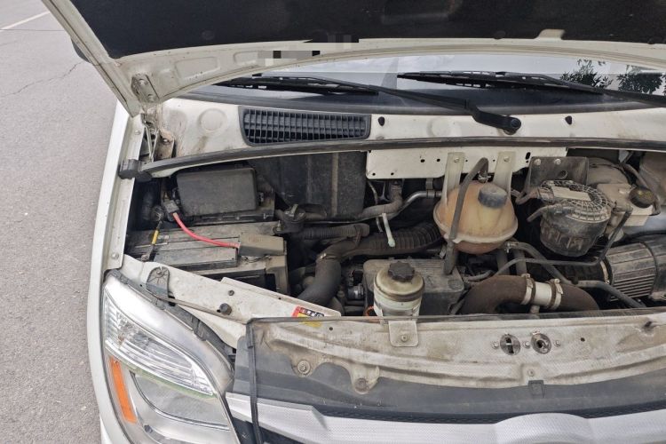 Used SAIC MAXUS Xintu V80  Engine Bay Right