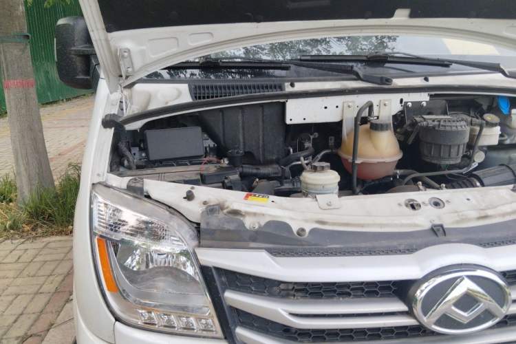 Used SAIC MAXUS Xintu V80  Engine Bay Right