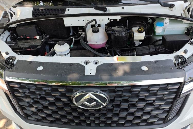 Used SAIC MAXUS Xintu V80  Engine Bay