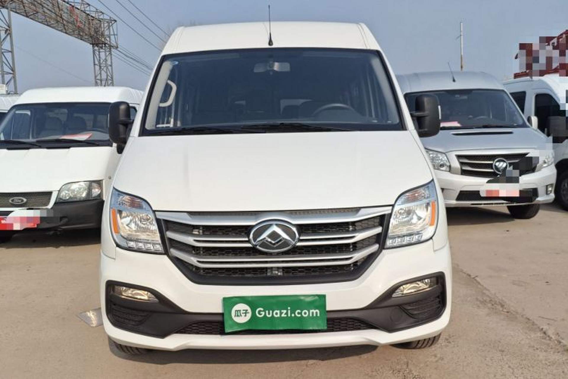 Used SAIC MAXUS Xintu V80 2025 Value Edition Aoyuntong 2.0T Manual Long Wheelbase Mid-Height Design 127 Ps 6/7/9-Seater Exterior 1
