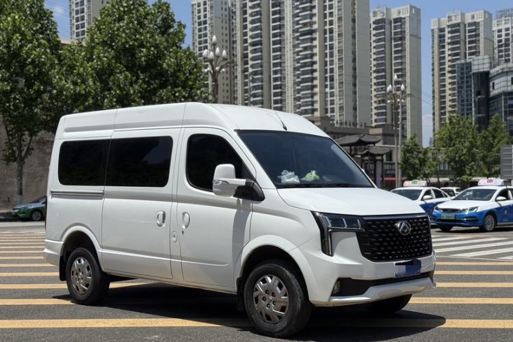 Used SAIC MAXUS Xintu V80 2025 PRO Aoyuntong 2.0T AMT Short Wheelbase Mid-Height 5/6-Seater Exterior 2