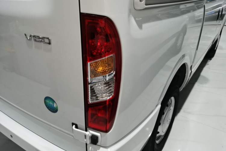 Used SAIC MAXUS Xintu V80 2025 Value Edition Aoyuntong 2.0T Manual Short Wheelbase Mid-Height 127 Ps 5/6 Seats Exterior 3