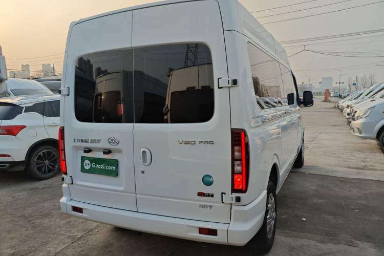 Used SAIC MAXUS Xintu V80 2025 PRO Aoyuntong 2.0T Automatic Long-Wheelbase Mid-Roof Model with 6/7/8/9 Seats Exterior 4