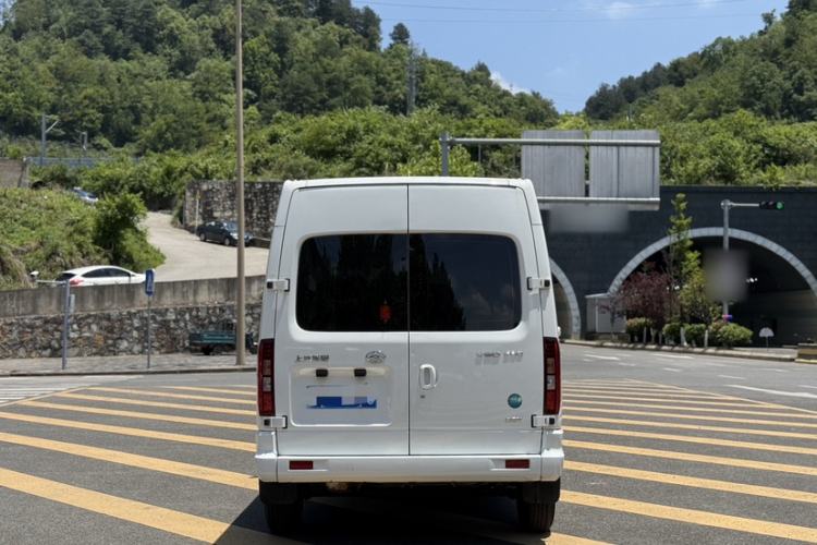 Used SAIC MAXUS Xintu V80 2025 PRO Aoyuntong 2.0T AMT Short Wheelbase Mid-Height 5/6-Seater Exterior 4