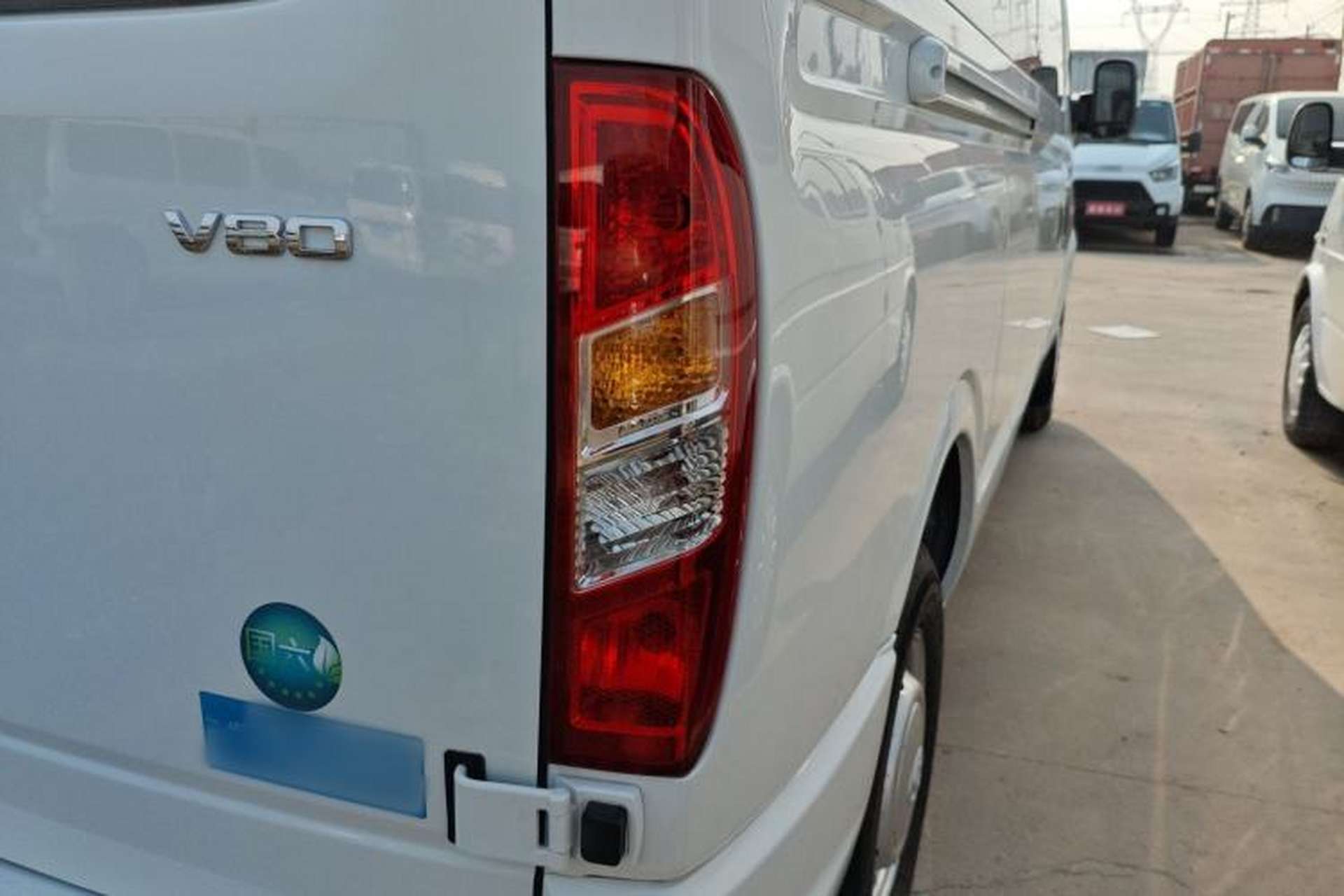 Used SAIC MAXUS Xintu V80 2025 Value Edition Aoyuntong 2.0T Manual Long Wheelbase Mid-Height Design 127 Ps 6/7/9-Seater Exterior 6
